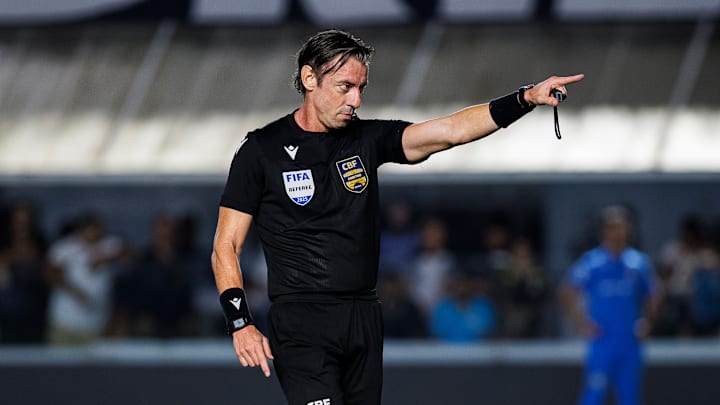 Raphael Claus é um dos principais nomes da arbitragem no Brasil Raphael Claus é um dos principais nomes da arbitragem no Brasil