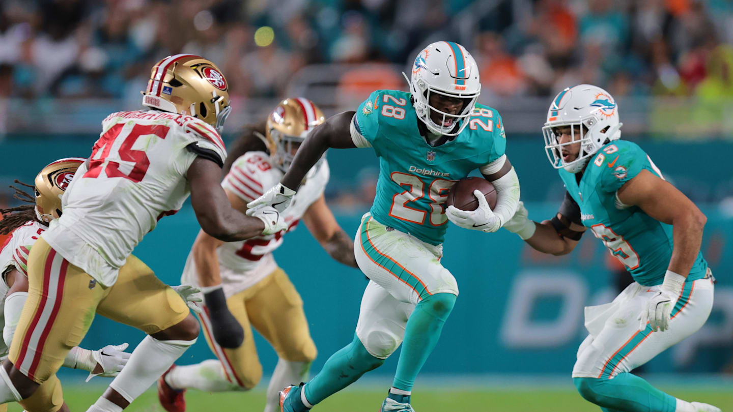 Miami Dolphins RB De’Von Achane Nominated For Weekly Award