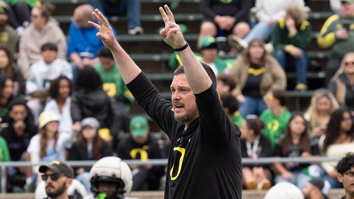 Oregon coach Dan Lanning rallies his team during warmups before the Oregon Spring game at Autzen in Eugene April 26, 2025