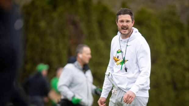 Oregon head coach Dan Lanning leads practice with the Oregon Ducks Saturday, April 6, 2024 at the Hatfield-Dowlin Complex in 