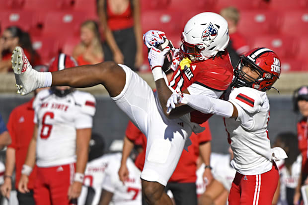 Louisville Cardinals tight end Jamari Johnson (11) 