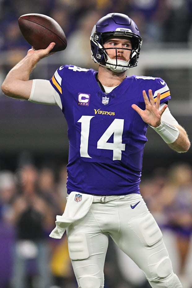 Minnesota Vikings quarterback Sam Darnold throws a pass against the Indianapolis Colts