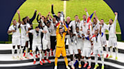 Hugo Lloris levanta el trofeo de la Nations League