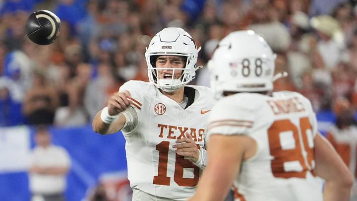 Texas’ Archie Manning passes the ball to Jack Endries against Kentucky Saturday night at Kroger Field. 
Oct. 18, 2025