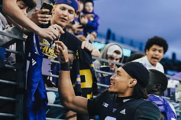 Demond Williams signs autographs for UW fans after the Spring Game.