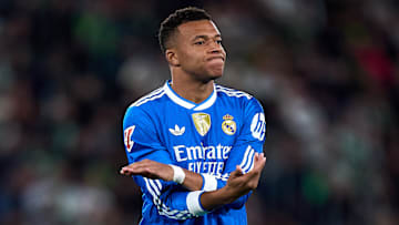 Kylian Mbappe hat gegen Olympiakos viermal getroffen Kylian Mbappe hat gegen Olympiakos viermal getroffen