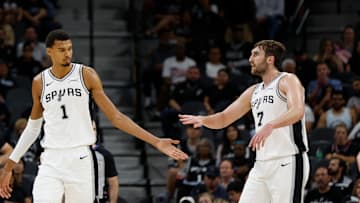 Victor Wembanyama, Luke Kornet