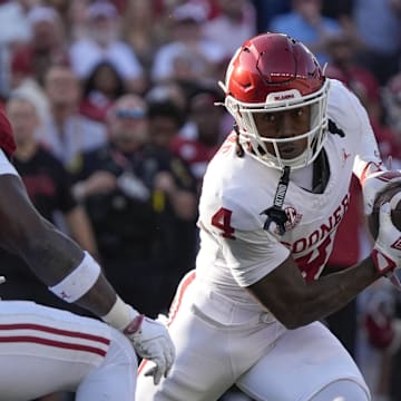 Oklahoma receiver Deion Burks runs after a catch against Alabama.