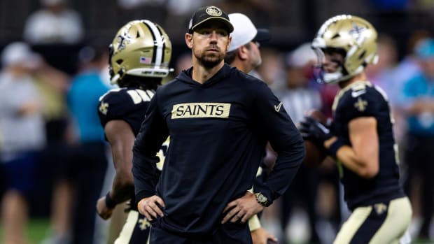 New Orleans Saints offensive coordinator Klint Kubiak during the warmups before a game against the Tennessee Titans 