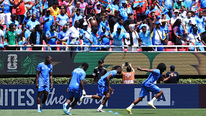 La República Democrática del Congo está a 90 minutos de romper medio siglo sin Mundial, pero en Guadalajara no solo se habla de futbol. Desde la voz de su gente hasta una grada teñida de azul, el duelo ante Jamaica se ha convertido en una causa que trasciende la cancha.