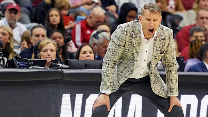 Alabama Crimson Tide head coach Nate Oats