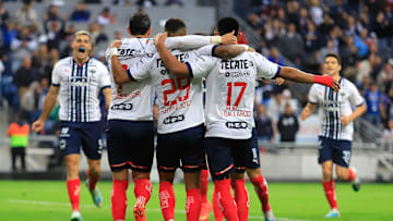 Jugadores de Rayados de Monterrey celebran un gol.