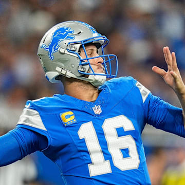 Detroit Lions quarterback Jared Goff (16).