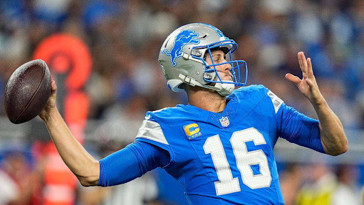 Detroit Lions quarterback Jared Goff (16).