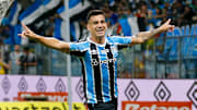 Meio-campista foi destaque diante do São Luiz