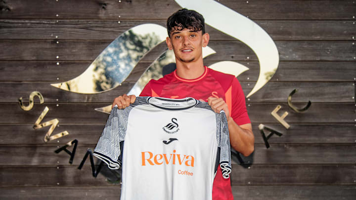 Charlie Patino Signs Contract With Swansea City
