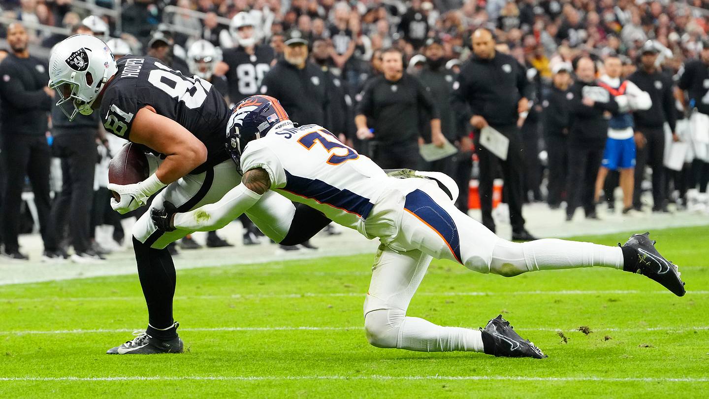 Dolphins potentially signing Justin Simmons could create another Chris Grier problem - Vimarsana News