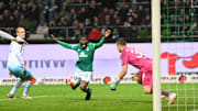Die Szene des Spiels zwischen Schalke 04 und Werder Bremen