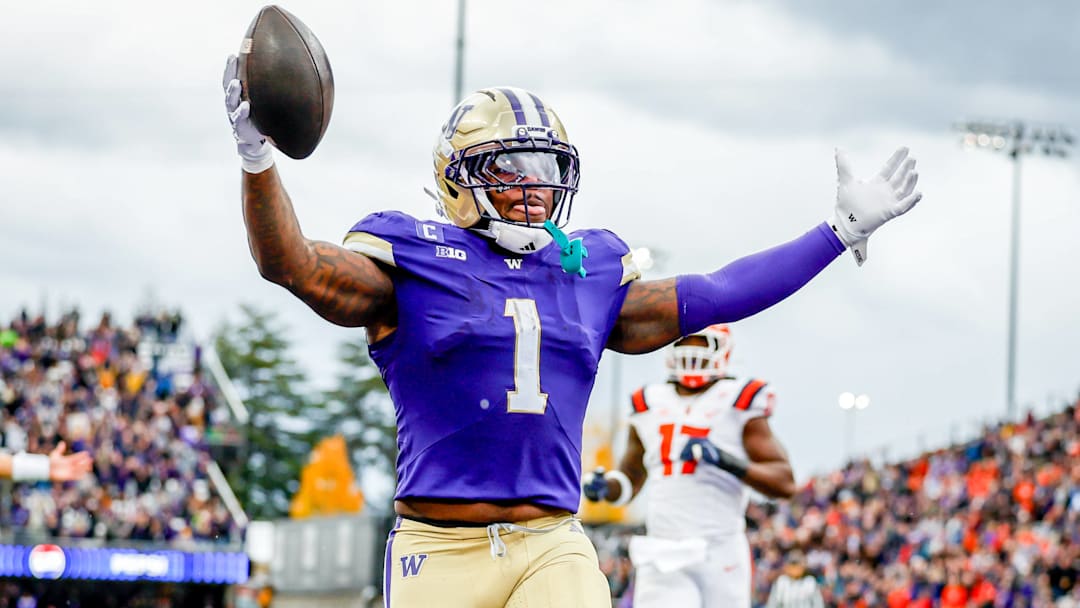 October 25, 2025, Seattle, Washington, USA: Washington Huskies running back Jonah Coleman (1) scores during the game between the Illinois Fighting Illini and the Washington Huskies in the 2025 Big 10 Conference game at Husky Stadium, Seattle, Washington.
