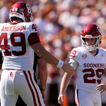Oklahoma kicker Tate Sandell (29)