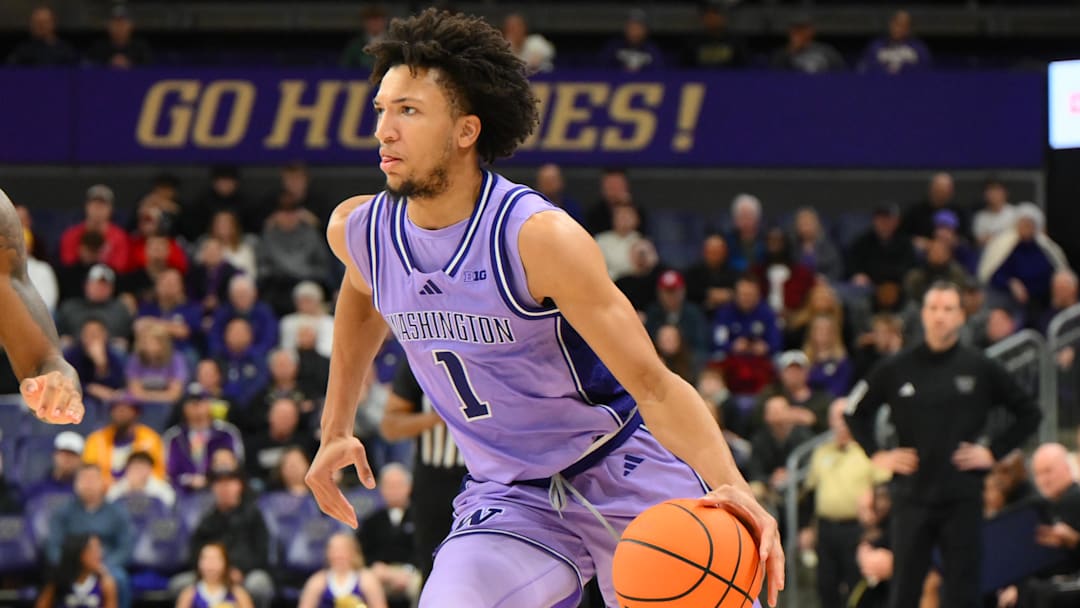 Washington Huskies guard Desmond Claude (1) dribbles the ball Washington Huskies guard Desmond Claude (1) dribbles the ball