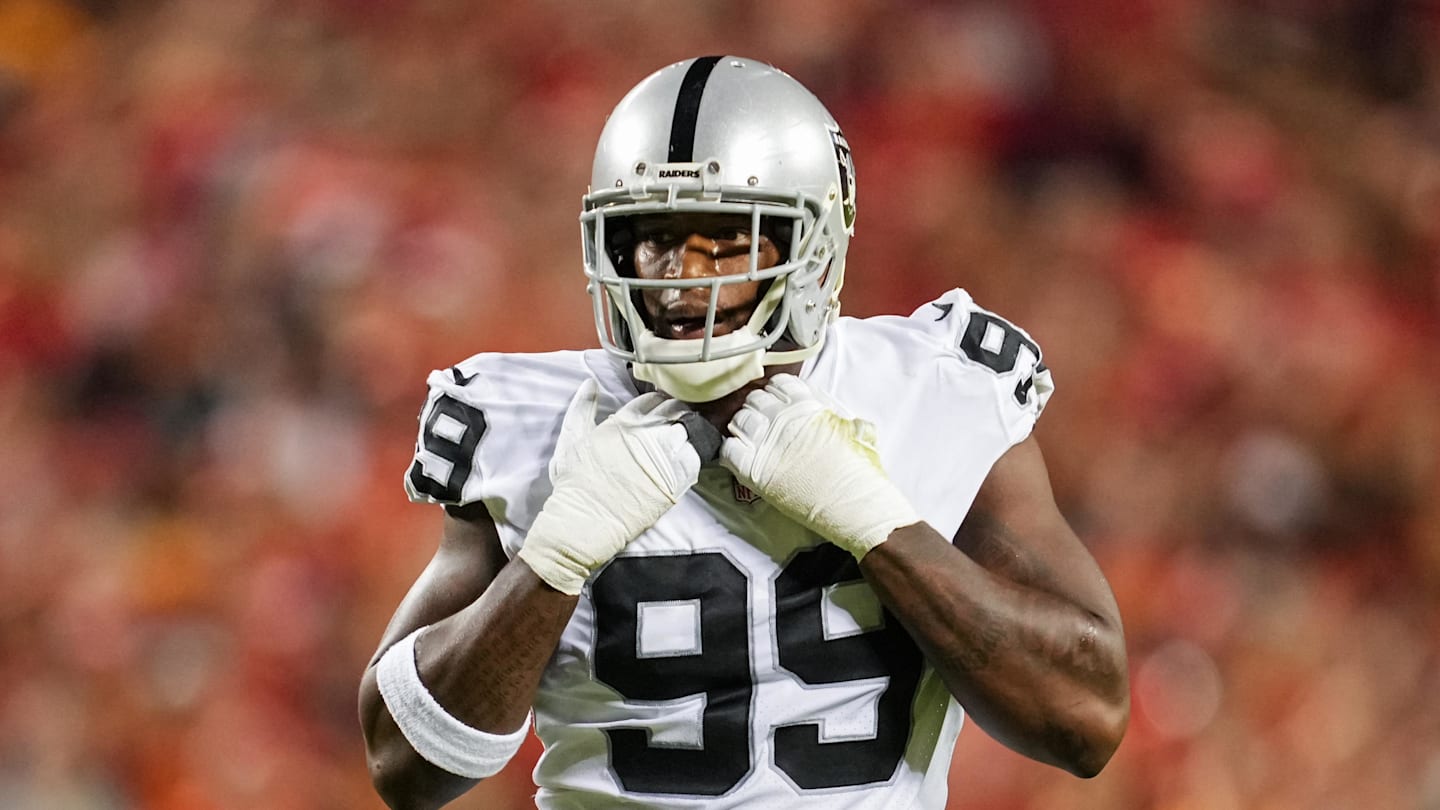 Chargers host free agents on workout after Khalil Mack injury