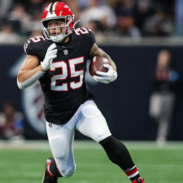 Atlanta Falcons running back Tyler Allgeier runs the ball against the New York Giants.