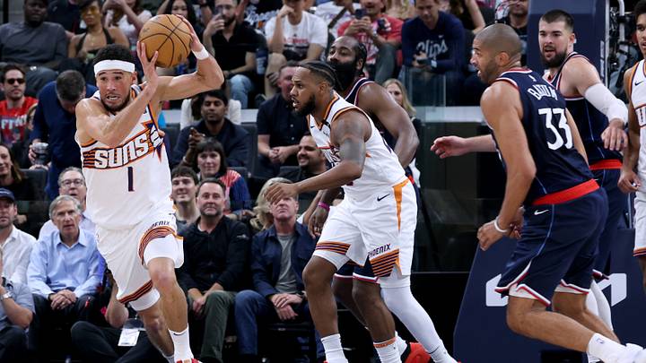 Phoenix Suns v Los Angeles Clippers