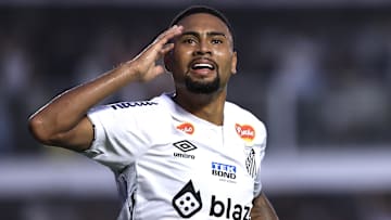 Atacante está mantido entre os titulares