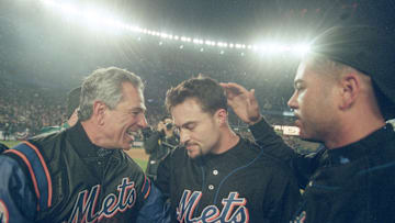 Mike Hampton (32) celebrates with manager Bobby Valentine after pitching a shutout in Game 5 of the 2000 NLCS to send the Mets to the World Series.