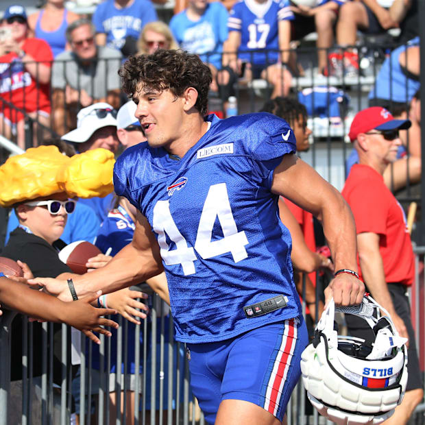 Joe Andreessen high-fives fans