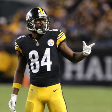 Dec 2, 2018; Pittsburgh, PA, USA;  Pittsburgh Steelers wide receiver Antonio Brown (84) gestures at the line of scrimmage against the Los Angeles Chargers during the fourth quarter at Heinz Field. The Chargers won 33-30. Mandatory Credit: Charles LeClaire-USA TODAY Sports