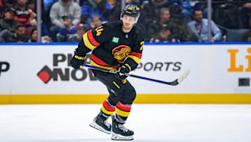 Chicago Blackhawks v Vancouver Canucks