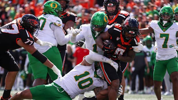 Oregon State Beavers running back Anthony Hankerson (0) runs the ball to score a touchdown in the first half of the annual ri