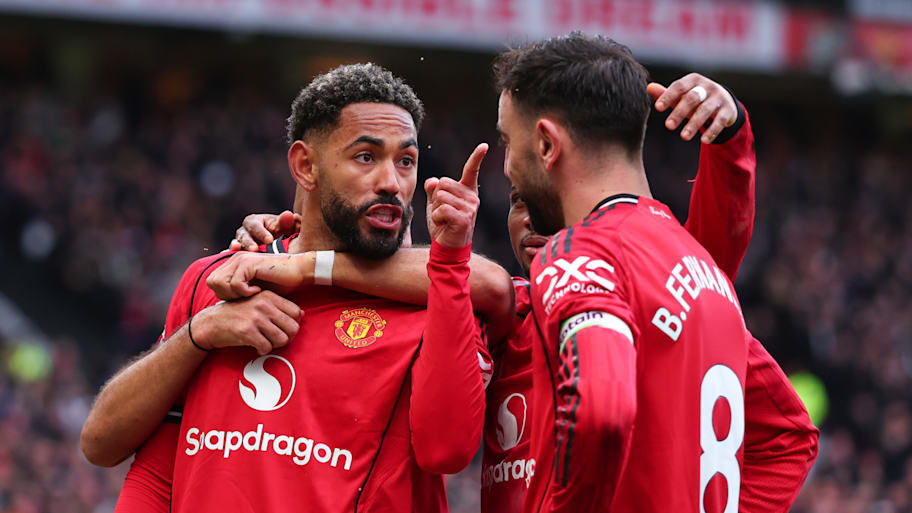 Matheus Cunha celebrates his goal with Bruno Fernandes.