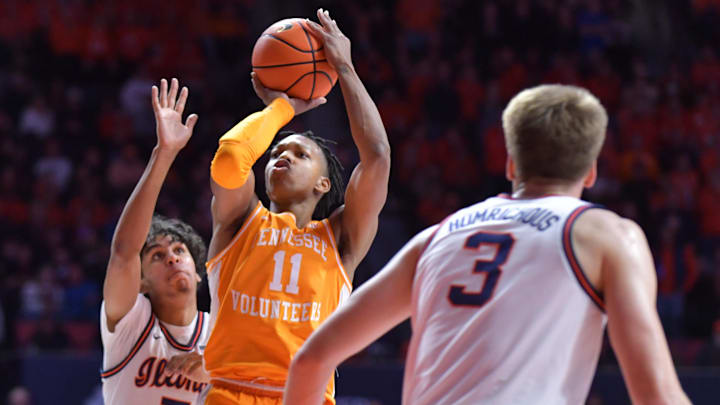 Tennessee Volunteers guard Jordan Gainey shoots the ball between Illinois Fighting Illini forward Will Riley, left, and Ben Humrichous.