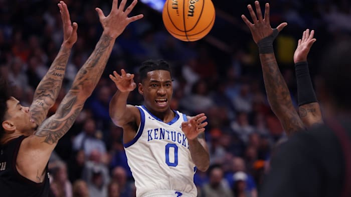 Kentucky Wildcats guard Rob Dillingham (0) passes the ball past Texas A&M Aggies forward