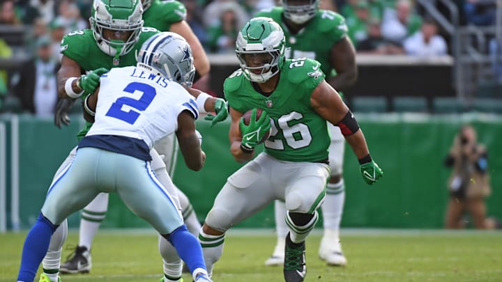 Dec 29, 2024; Philadelphia, Pennsylvania, USA; Philadelphia Eagles running back Saquon Barkley (26) runs with the football during the second quarter against the Dallas Cowboysat Lincoln Financial Field. Mandatory Credit: Eric Hartline-Imagn Images