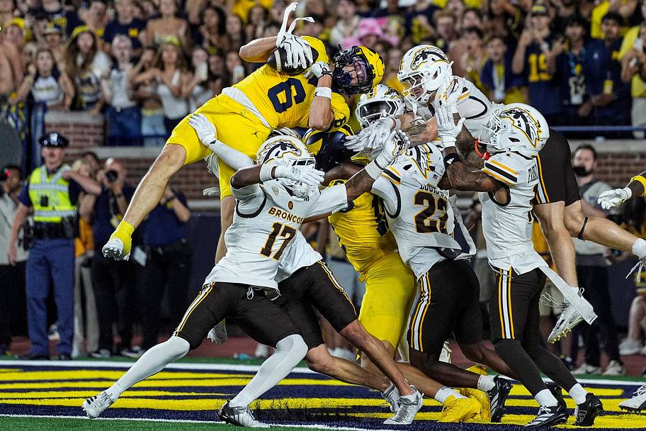 Michigan wide receiver JJ Buchanan catches a 47-yard touchdown on a Hail Mary against Western Michigan in Week 1.