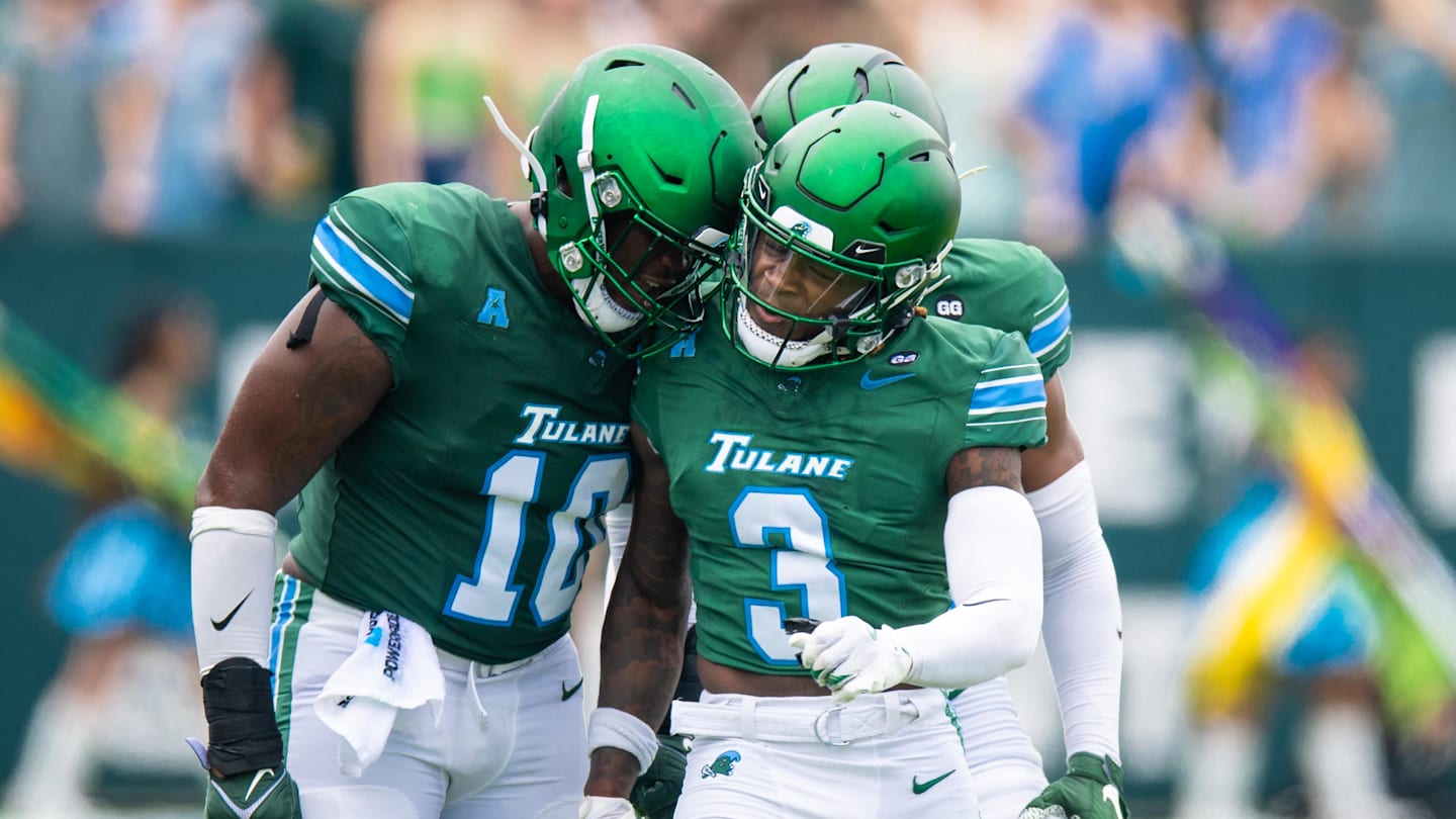 Tulane Dons Blank Helmets to Commemorate 20th Anniversary of Hurricane Katrina
