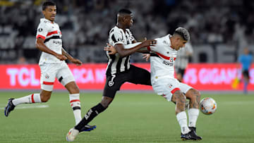 Luiz Henrique teve boas chances contra o Tricolor no Estádio Nilton Santos, mas não converteu em gols