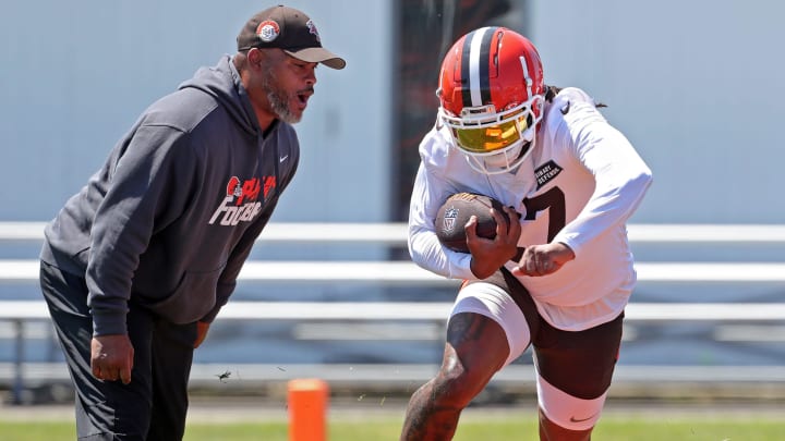 Browns running back D'Onta Foreman runs drills as running backs coach Duce Staley watches during minicamp, Wednesday, June 12, 2024, in Berea.