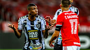 Kanu foi revelado no Botafogo e agora vai atuar no Esquadrão
