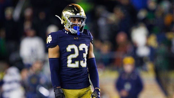 Unveiling the Extraordinary Journey of Brian Urlacher: The Perfect Storm of Football Greatness