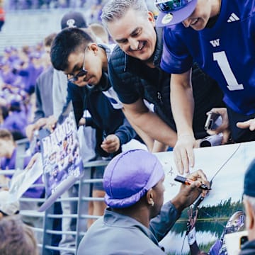Michael Penix Jr. provides an autograph during the Spring Game.