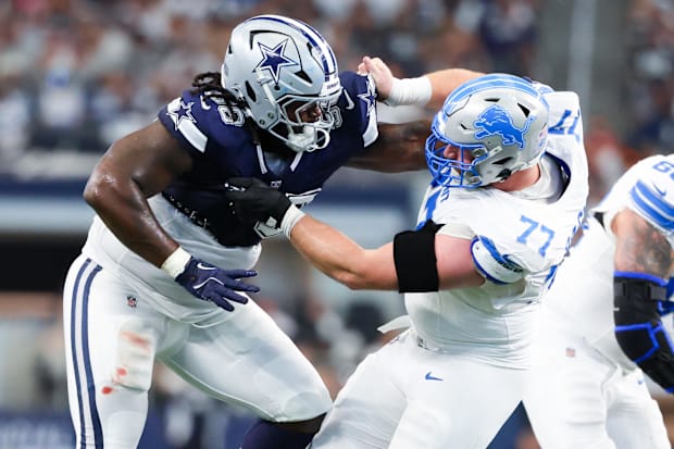 Dallas Cowboys defensive tackle Mazi Smith and Detroit Lions center Frank Ragnow battle during the second quarter