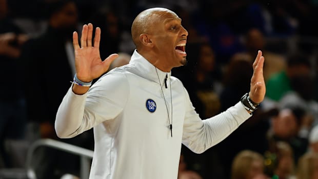 Memphis Tigers head coach Penny Hardaway