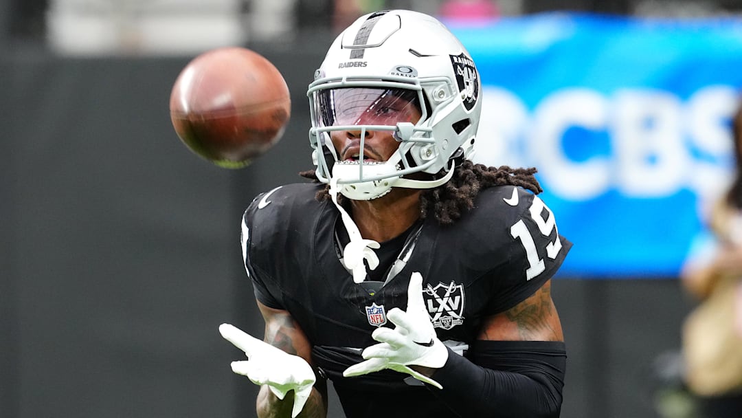 Sep 29, 2024; Paradise, Nevada, USA; Las Vegas Raiders wide receiver DJ Turner (19) warms up before a game against the Cleveland Browns at Allegiant Stadium. Mandatory Credit: Stephen R. Sylvanie-Imagn Images Sep 29, 2024; Paradise, Nevada, USA; Las Vegas Raiders wide receiver DJ Turner (19) warms up before a game against the Cleveland Browns at Allegiant Stadium. Mandatory Credit: Stephen R. Sylvanie-Imagn Images