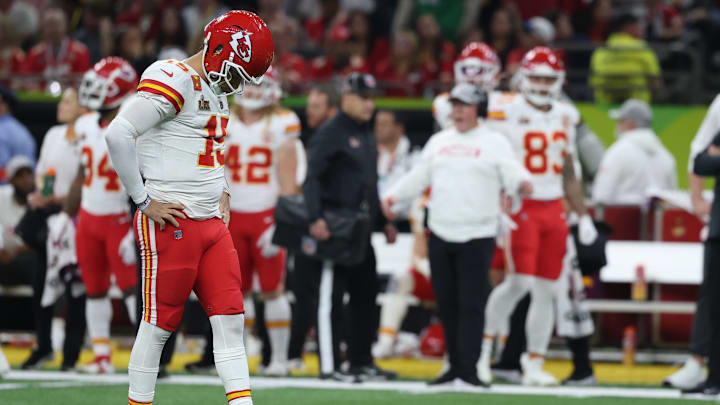 Mahomes puts his head down during the Chiefs' Super Bowl loss to the Eagles.