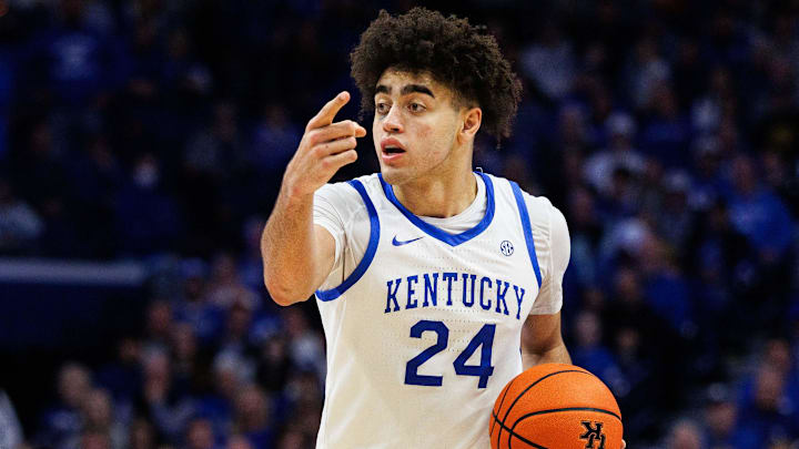 Kentucky Wildcats center Malachi Moreno (24)